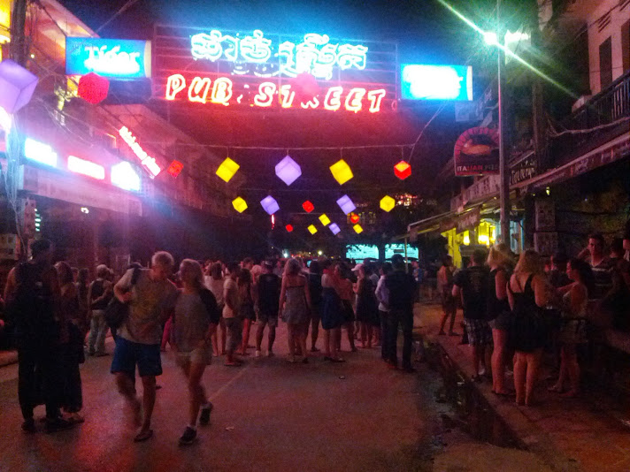 siem_reap_pub_street